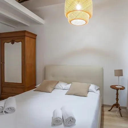 Colosseum House 아파트
